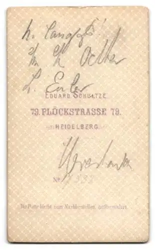 Fotografie Eduard Schultze, Heidelberg, Plöckstrasse 79, Portrait eines eleganten Mannes mit Stock