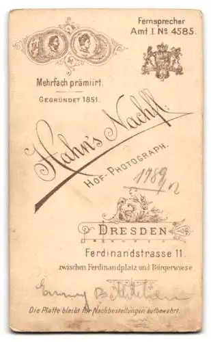 Fotografie Hahn`s Nachf., Dresden, Ferdinandstrasse 11, Junge Dame im viktorianischen Kleid