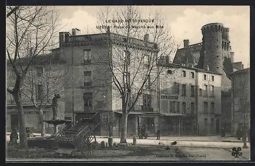 AK Uzès /Gard, Place du Marché aux Blés