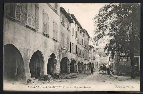 AK Villeneuve-les-Avignon, la Rue des Arcades