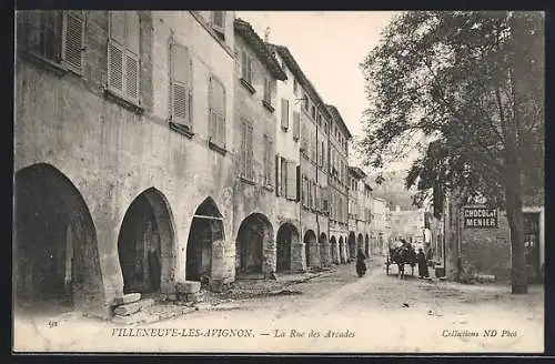 AK Villeneuve-les-Avignon, La Rue des Arcades