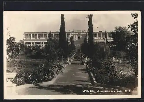 AK Sotschi, Sanatorium Textilschik mit Gartenansicht