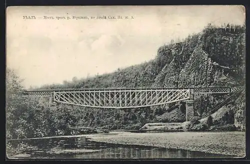 AK Ural, Eisenbahnbrücke über den Fluss Belaja in hügeliger Landschaft