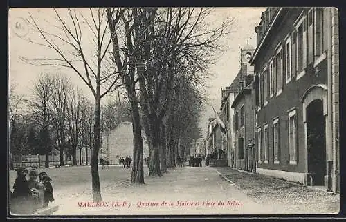 AK Mauléon /B.-P., Quartier de la Mairie et Place du Rebot