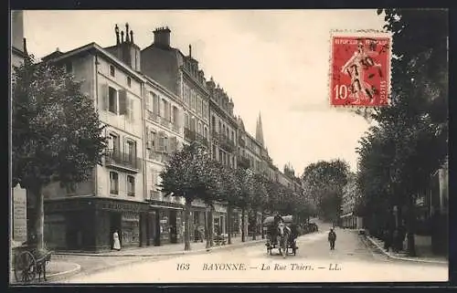 AK Bayonne, La Rue Thiers