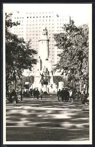 AK Madrid, Platz mit grossem Denkmal