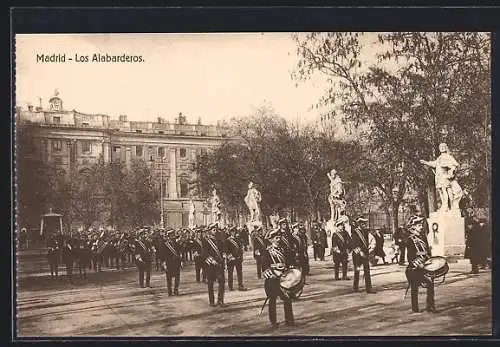 AK Madrid, Los Alabarderos, Parade mit musizierenden soldaten