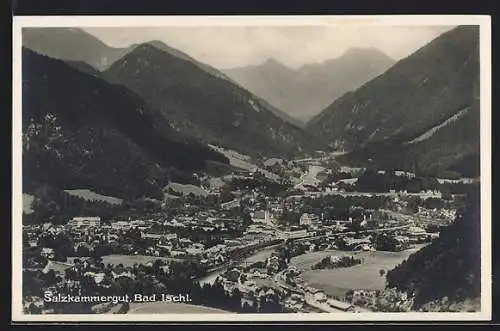 AK Bad Ischl /Salzkammergut, Gesamtansicht mit Bergen aus der Vogelschau