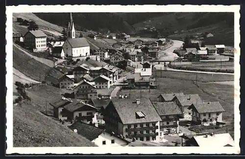 AK Sölden /Tirol, Ortsansicht mit Kirche und Brücke aus der Vogelschau