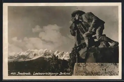 AK Innsbruck, Landesverteidugungs-Denkmal mit Bergpanorama