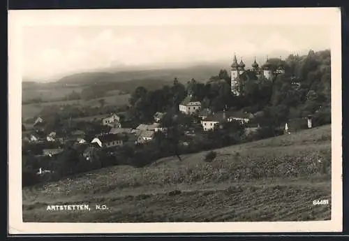 AK Artstetten /N.D., Ortsansicht vom Berg aus