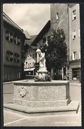 AK Zell am See, Stadtplatz mit Geschäft und Brunnen