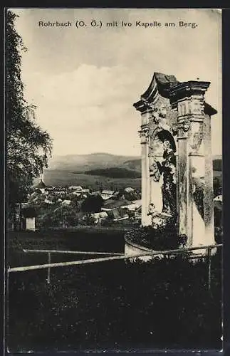 AK Rohrbach /O. Ö., Teilansicht mit Ivo-Kapelle am Berg