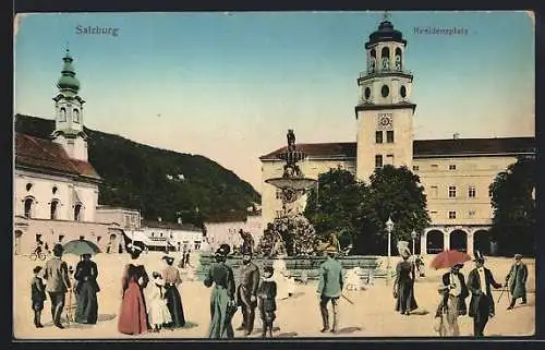 AK Salzburg, Passanten auf dem Residenzplatz