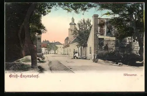 AK Gross-Enzersdorf, Wienertor mit Strassenpartie