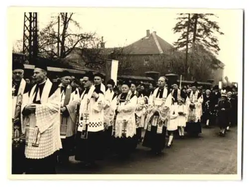 10 Fotografien Goerz, Dreyell, Ansicht Nettetal-Schaag, Prozession / Festumzug in der Ortschaft