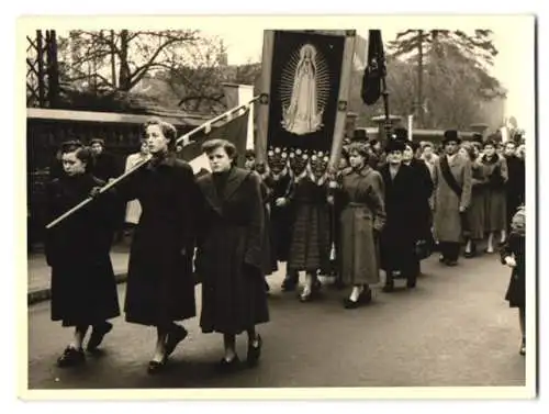 10 Fotografien Goerz, Dreyell, Ansicht Nettetal-Schaag, Prozession / Festumzug in der Ortschaft