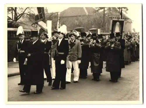 10 Fotografien Goerz, Dreyell, Ansicht Nettetal-Schaag, Prozession / Festumzug in der Ortschaft