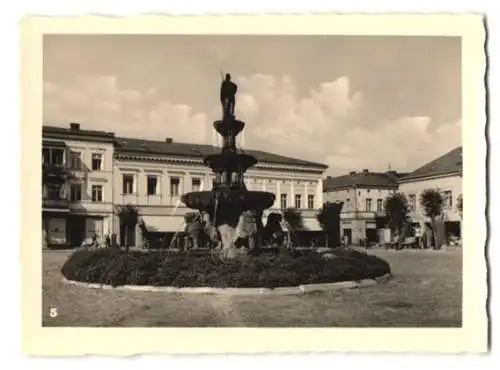 12 Fotografien unbekannter Fotograf, Ansicht Riesenburg / Westpreussen, Marktplatz, Bahnhof, Heldendenkmal, Strassen u.a