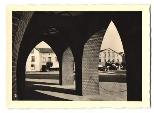 12 Fotografien unbekannter Fotograf, Ansicht Riesenburg / Westpreussen, Marktplatz, Bahnhof, Heldendenkmal, Strassen u.a