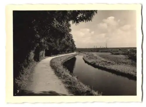 12 Fotografien unbekannter Fotograf, Ansicht Riesenburg / Westpreussen, Marktplatz, Bahnhof, Heldendenkmal, Strassen u.a