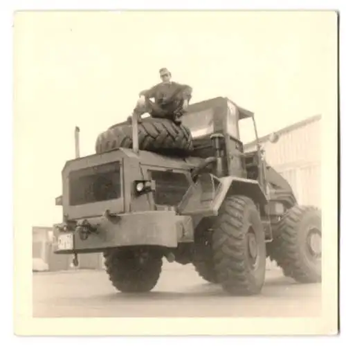 11 Fotografien Bundeswehr Harta SL 125 Feldarbeitsgerät 2,5t (FAG) (Bw), Gepanzerter Radlader für das Gefechtsfeld