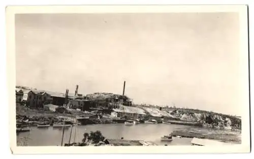 2 Fotografien unbekannter Fotograf, Ansicht Havanna / Kuba, Stadtansichten nach dem Hurricane 1926, Sturm-Katastrophe