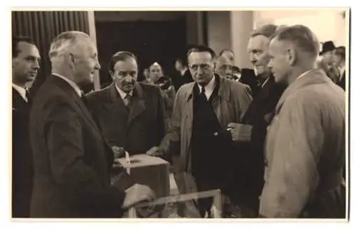 4 Fotografien Wisch, Berlin-Wilmersdorf, Industrie-Ausstellung 1950, Ludwig Erhard & Stadtrat Klingelhöfer