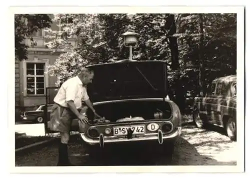 4 Fotografien Auto Ford Taunus, PKW mit Kfz-Kennzeichen Berlin