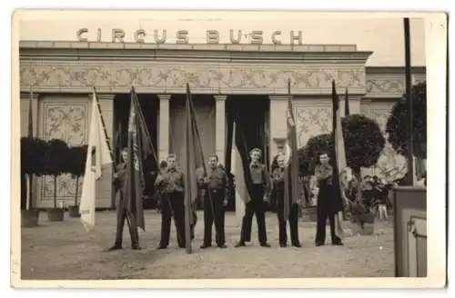 5 Fotografien J. Weichelt, Dresden, Ansicht Dresden, Circus Busch, Parade in der Stadt mit Elefanten u.a.