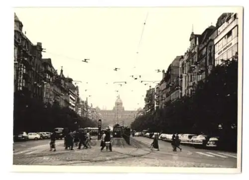 15 Fotografien unbekannter Fotograf, Ansicht Prag - Praha, Ortsansichten, Strassenansichten, Strassenbahn, Auto, Motorrad