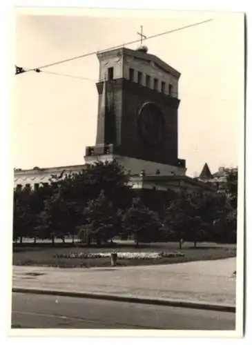 15 Fotografien unbekannter Fotograf, Ansicht Prag - Praha, Ortsansichten, Strassenansichten, Strassenbahn, Auto, Motorrad