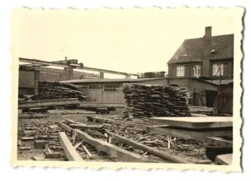 10 Fotografien unbekannter Fotograf, Ansicht Mölln, Dampf-Sägewerk & Eisengiesserei, Fabrikgebäude