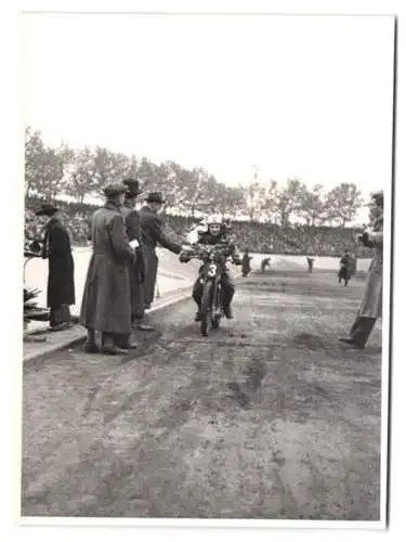 25 Fotografien Speedway Motorrad-Rennen, Rennfahrer BMW-Werksfahrer Startnummer 26, Rennszenen, Motorbike Race