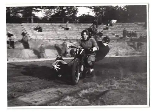 19 Fotografien Speedway - Seitenwagen Motorrad-Rennen, Sandbahnrennen, Rennszenen, Siegerehrung u.a.