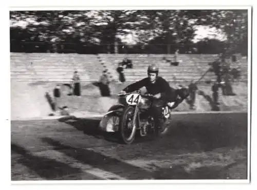 19 Fotografien Speedway - Seitenwagen Motorrad-Rennen, Sandbahnrennen, Rennszenen, Siegerehrung u.a.