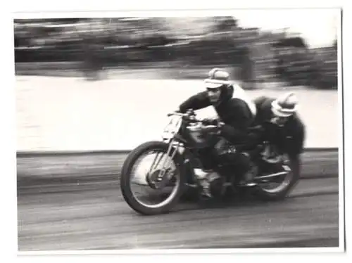 19 Fotografien Speedway - Seitenwagen Motorrad-Rennen, Sandbahnrennen, Rennszenen, Siegerehrung u.a.