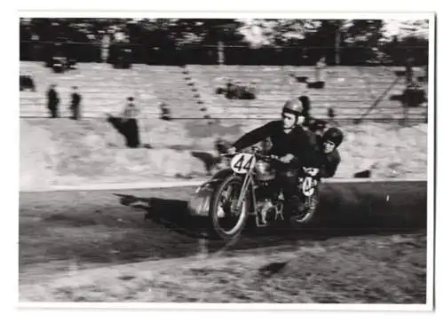 19 Fotografien Speedway - Seitenwagen Motorrad-Rennen, Sandbahnrennen, Rennszenen, Siegerehrung u.a.