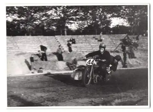 19 Fotografien Speedway - Seitenwagen Motorrad-Rennen, Sandbahnrennen, Rennszenen, Siegerehrung u.a.