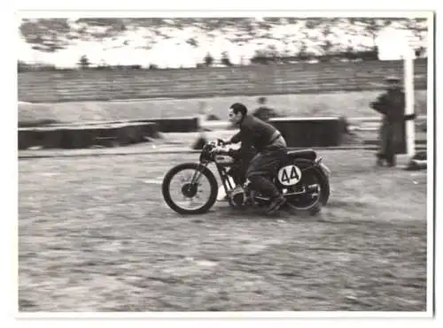 19 Fotografien Speedway - Seitenwagen Motorrad-Rennen, Sandbahnrennen, Rennszenen, Siegerehrung u.a.