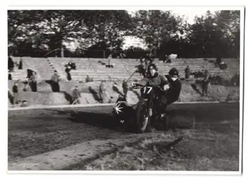 19 Fotografien Speedway - Seitenwagen Motorrad-Rennen, Sandbahnrennen, Rennszenen, Siegerehrung u.a.