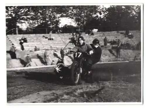 19 Fotografien Speedway - Seitenwagen Motorrad-Rennen, Sandbahnrennen, Rennszenen, Siegerehrung u.a.