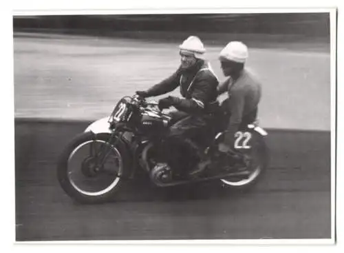 19 Fotografien Speedway - Seitenwagen Motorrad-Rennen, Sandbahnrennen, Rennszenen, Siegerehrung u.a.