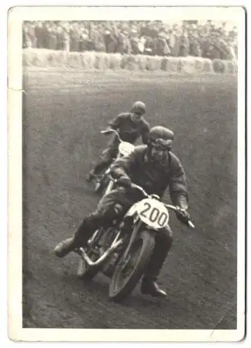 2 Fotografien Heinz Korff, Berlin, Speedway Motorrad-Rennen, Sandbahnrennen, Rennmotorrad mit Startnummer 100 & 200