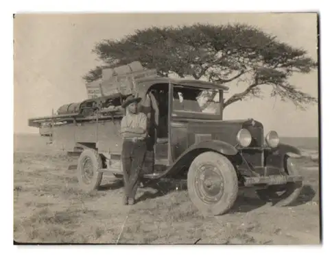 2 Fotografien Lastwagen Chevrolet, Chevy LKW-Pritsche in Afrika