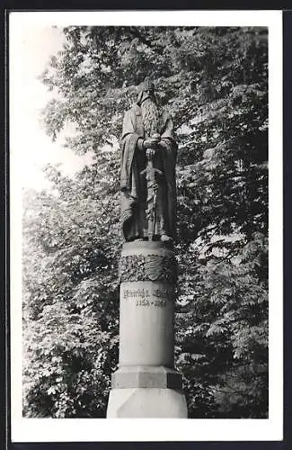 Foto-AK Freiburg i. B., Statuen der Kaiserbrücke