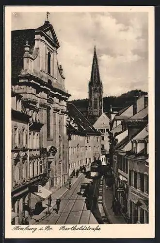 AK Freiburg i. Br., Bertholdstrasse mit Strassenbahn u. Kirche aus der Vogelschau