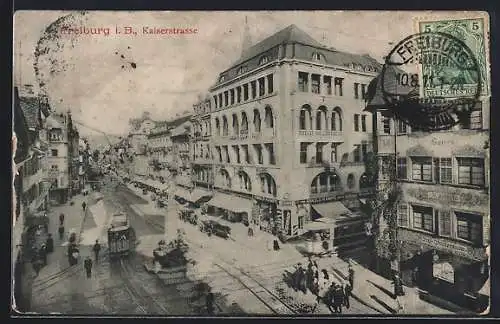 AK Freiburg i. B., Strassenbahn in der Kaiserstrasse aus der Vogelschau