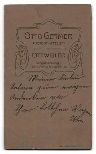 Fotografie Otto Germer, Ottweiler, Junge Frau mit Buch in der Hand