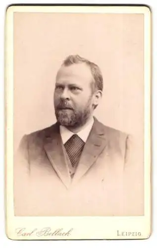 Fotografie Carl Bellach, Leipzig, Gellertstrasse 12, Portrait eines Herren mit Bart